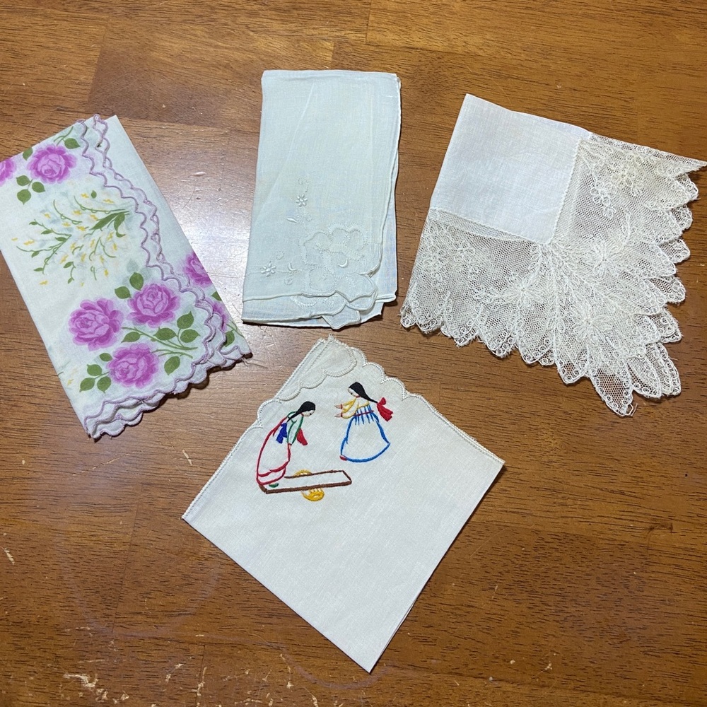 Set of 4 Vintage Ladies Handkerchiefs
